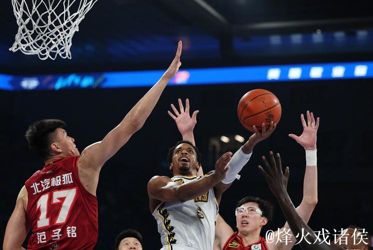 辽宁男篮击败广厦成功卫冕,国内外球员联手制胜 辽宁男篮击败广厦成功卫冕,国内外球员联手制胜